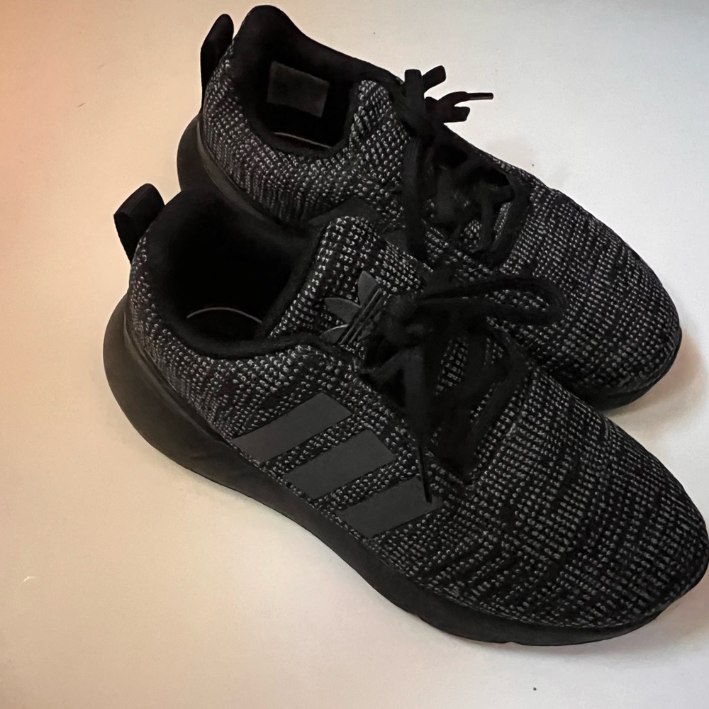 EUC Adidas lace up